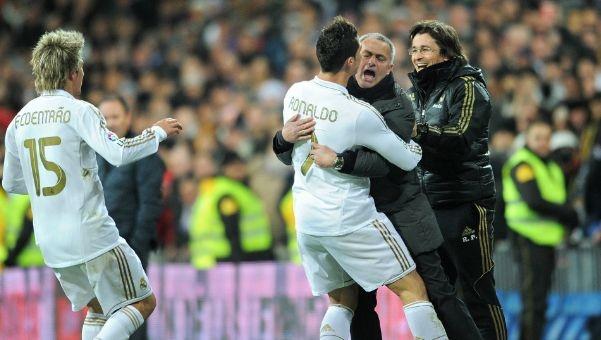 鲁媒：相比外教，韩鹏最大优势是对泰山的信仰以及积累的威望（鲁媒：韩鹏相较外教的核心优势是对泰山的信念与多年沉淀的威望）