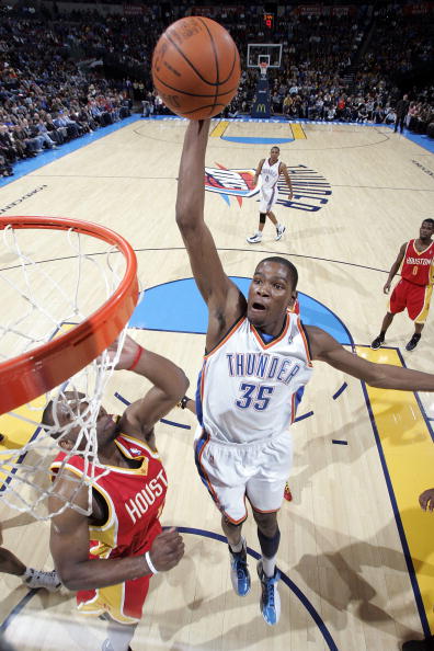 仅次于哈登&大梦！申京30+10+5场次排名火箭队史第三（申京30+10+5场次位居火箭队史第三，仅次哈登与奥拉朱旺）