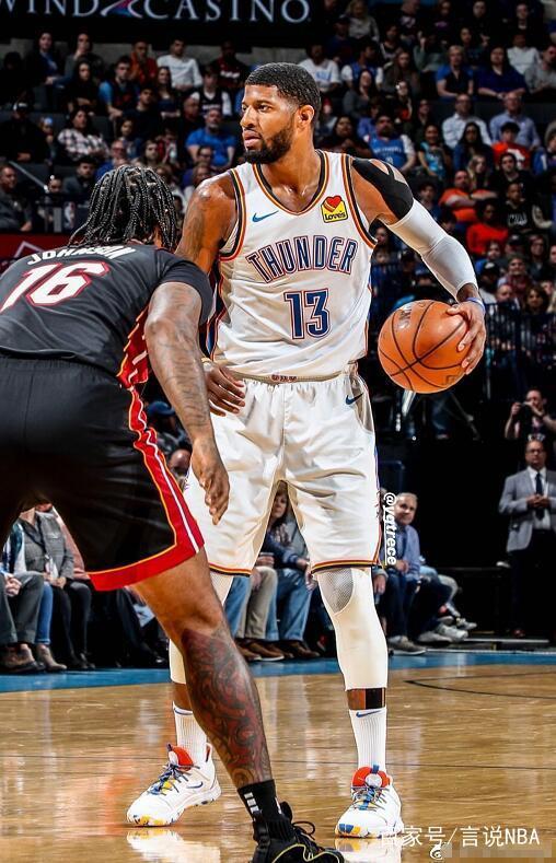 足球中超后卫世界级解围登上热搜（中超后卫上演世界级解围冲上热搜）