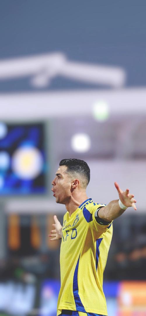 不可阻挡与不可动摇：库尔图瓦与姆巴佩带领皇马前行（势不可挡、稳如磐石：库尔图瓦与姆巴佩领航皇马）