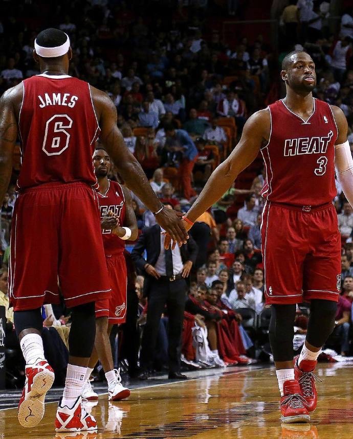 威少本赛季4次三双，次数仅次于约基奇和吉迪（威少本季收获4次三双，仅次于约基奇与吉迪）