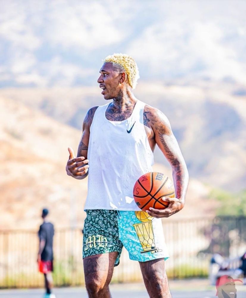 斯帕莱蒂与孔蒂的意甲逆转：那不勒斯击败尤文图斯，迎接新时代（那不勒斯逆袭尤文：斯帕莱蒂与孔蒂引领意甲新纪元）