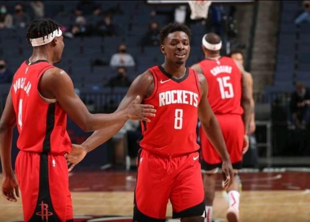 替补登场砍下22+9！文班亚马是阻止雷霆建立王朝的唯一希望吗？（替补出场斩获22分9板！文班亚马会是阻止雷霆缔造王朝的唯一解吗？）