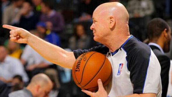 文班亚马赛后引领马刺球迷维京战吼庆祝胜利（文班亚马赛后率领马刺球迷高呼维京战吼庆祝胜利）