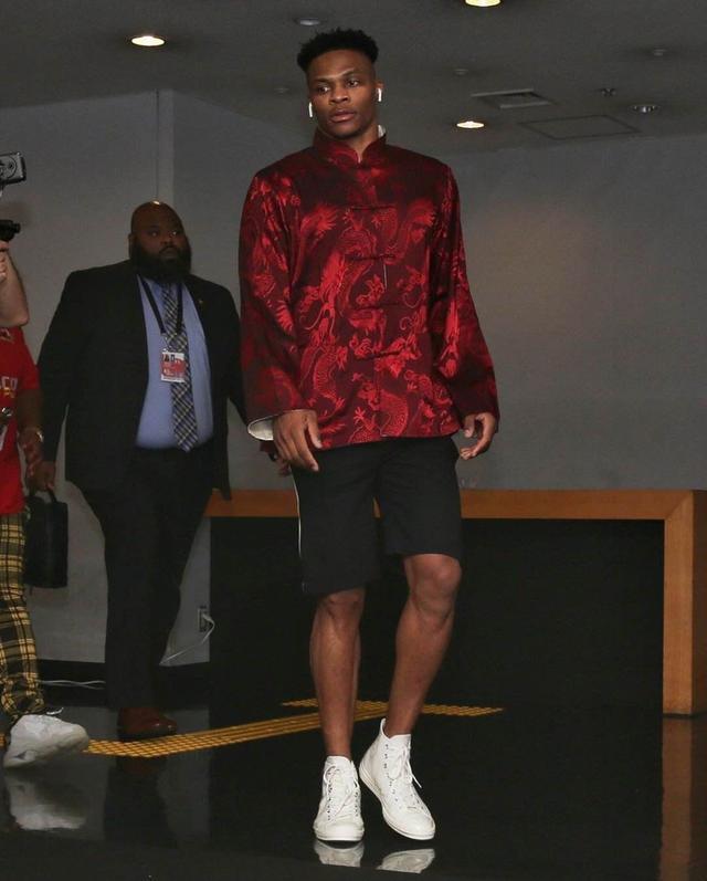 快船下半场进攻崩盘：科比-布朗得分超过哈登和小卡，末节6分钟仅得2分（快船下半场进攻失灵：科比-布朗得分压过哈登和小卡，末节最后6分钟仅拿2分）