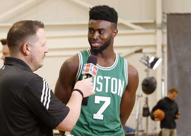 新无眉大侠？沃尔什近三战场均15.7分 命中率高达95% 三分83%（沃尔什近三战爆发：场均15.7分、投篮命中率95%、三分命中率83%，新“无眉大侠”要来了？）