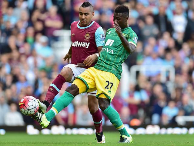 齐达内访华与樊振东互动，展现球技，赞其乒乓球成就，两人友好交流，共话皇马。（齐达内访华与樊振东同台互动，秀球技点赞其乒乓成就，友好交流共话皇马）